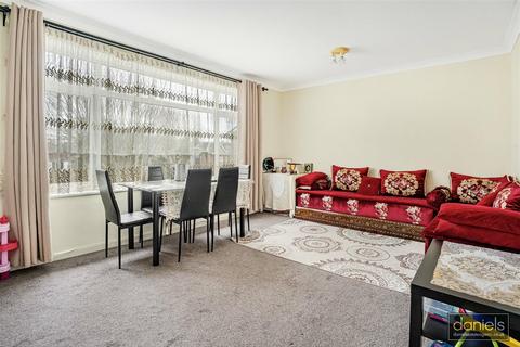 3 bedroom flat for sale, Harrowdene Road, WEMBLEY