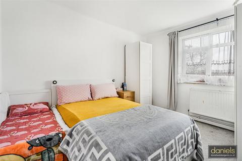 3 bedroom flat for sale, Harrowdene Road, WEMBLEY