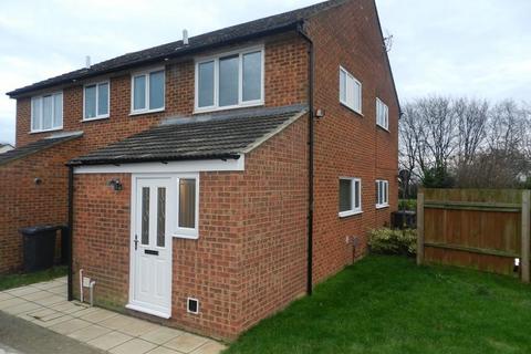 2 bedroom terraced house to rent, Derwent Rise, Flitwick