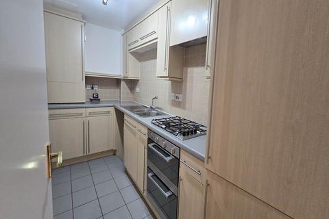 2 bedroom ground floor flat to rent, 102 South Victoria Dock Road, ,