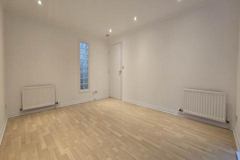 2 bedroom ground floor flat to rent, 102 South Victoria Dock Road, ,