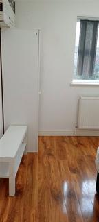 3 bedroom apartment to rent, Kensignton, Liverpool L7