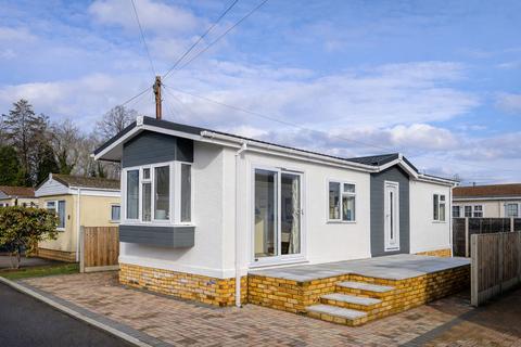 2 bedroom park home for sale, Weybridge Park Estate, Addlestone KT15
