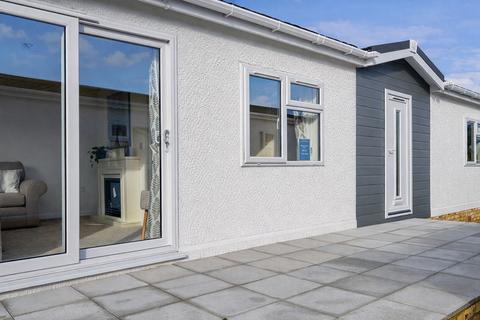 2 bedroom park home for sale, Weybridge Park Estate, Addlestone KT15
