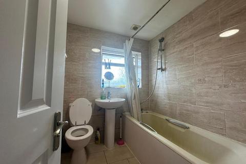 1 bedroom in a house share to rent, Long Drive, London, W3 7PJ