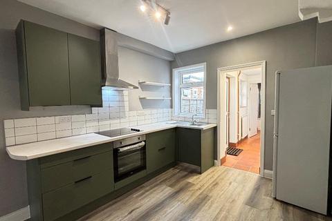 2 bedroom terraced house to rent, South Croydon CR2