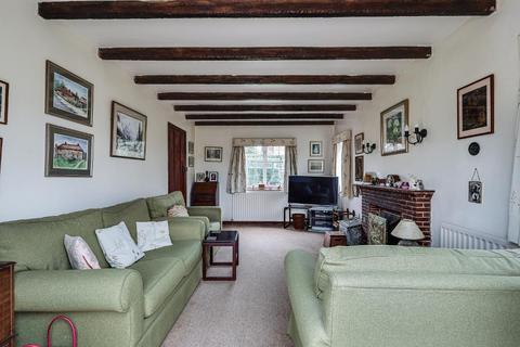 3 bedroom semi-detached house for sale, Farleigh Road, Warlingham, CR6 9EJ