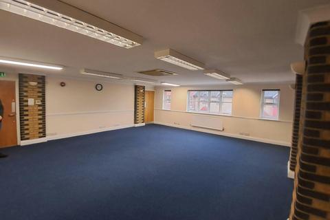 Office to rent, Silver St Reading RG1 2TH