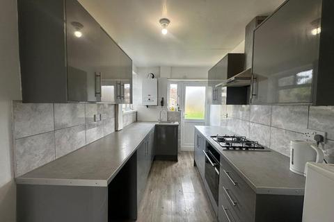 3 bedroom end of terrace house to rent, Brampton Road, London
