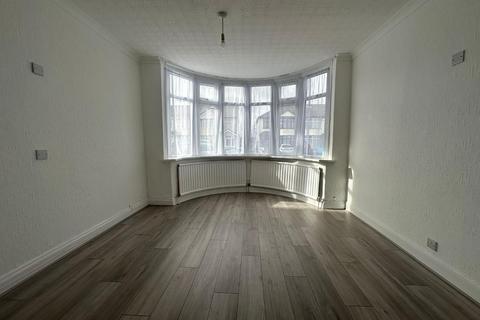 3 bedroom end of terrace house to rent, Brampton Road, London