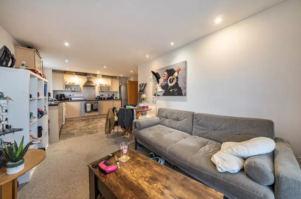 3 bedroom apartment for sale - Photo 3