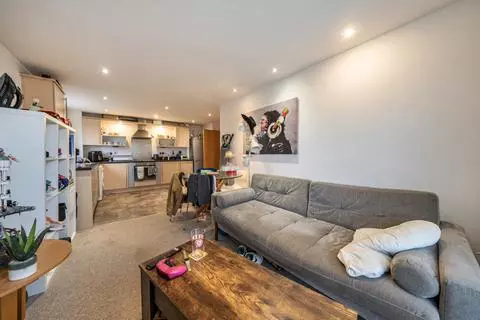 3 bedroom apartment for sale - Photo 2