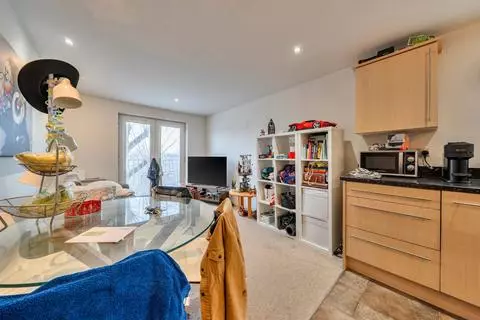 3 bedroom apartment for sale - Photo 6