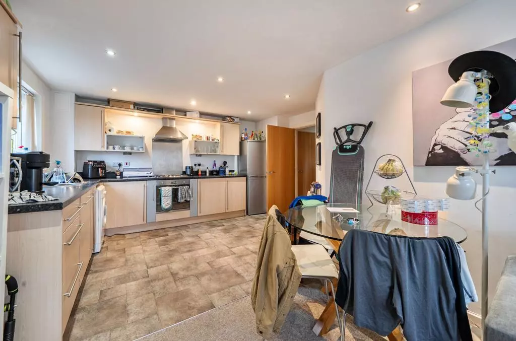 3 bedroom apartment for sale - Photo 9