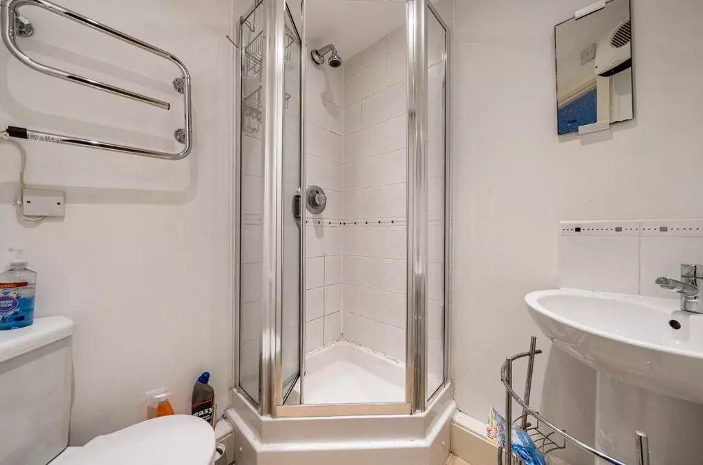 3 bedroom apartment for sale - Photo 17