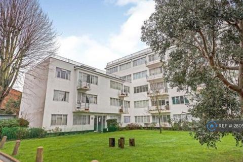 Studio to rent, Pullman Court, London, SW2