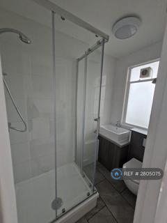Studio to rent, Pullman Court, London, SW2