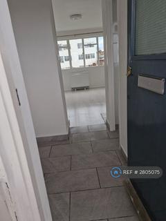 Studio to rent, Pullman Court, London, SW2