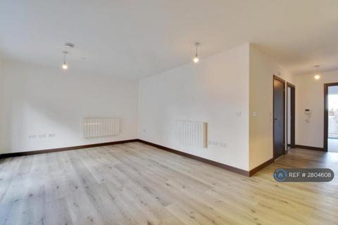 2 bedroom flat to rent, Bridgeman House, Watford, WD18