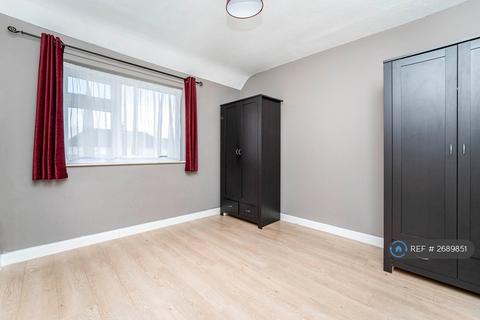 2 bedroom end of terrace house to rent, Kingston Avenue, West Drayton, UB7