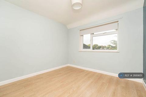 2 bedroom end of terrace house to rent, Kingston Avenue, West Drayton, UB7