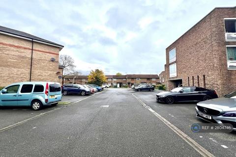 2 bedroom flat to rent, Cresswell Court, Staines-Upon-Thames, TW19