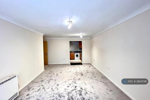 2 bedroom flat to rent, Cresswell Court, Staines-Upon-Thames, TW19