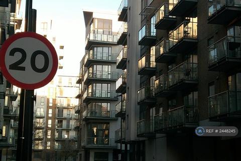 Studio to rent, Caspian Wharf, London, E3
