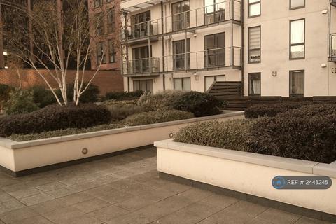 Studio to rent, Caspian Wharf, London, E3