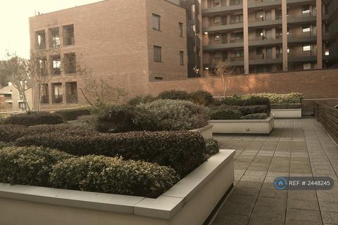 Studio to rent, Caspian Wharf, London, E3