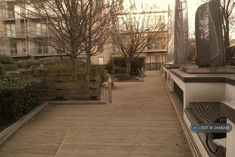 Studio to rent, Caspian Wharf, London, E3