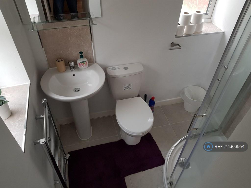 En-Suite/Batroom 1
