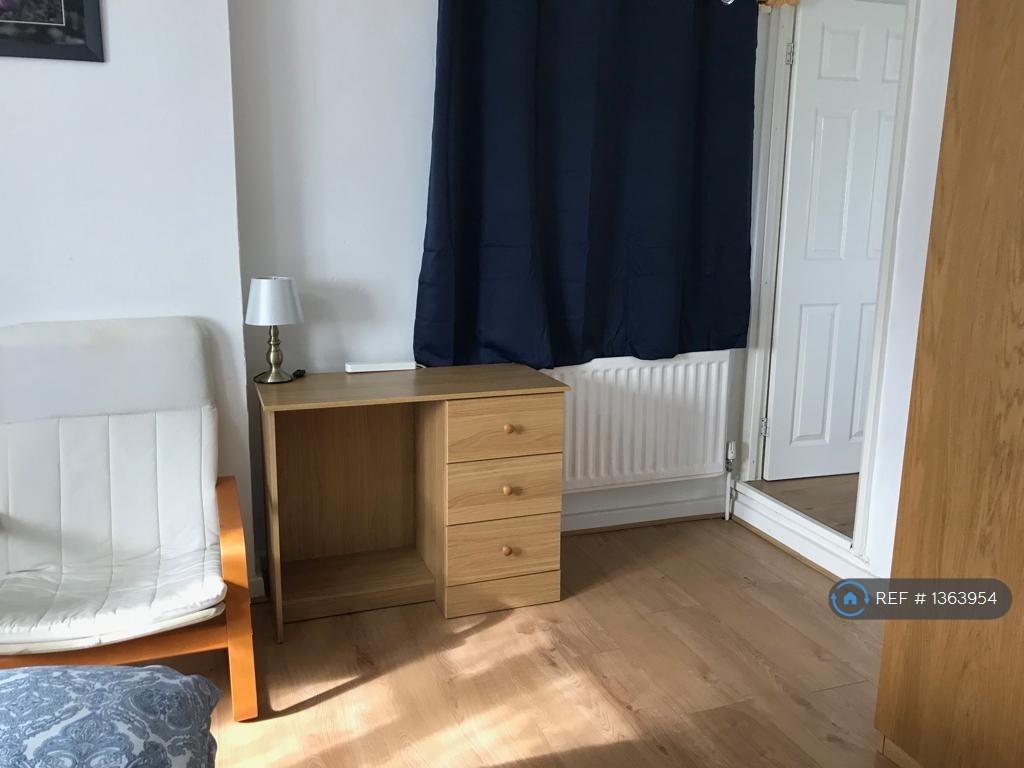 Master Bedroom  With En-Suite
