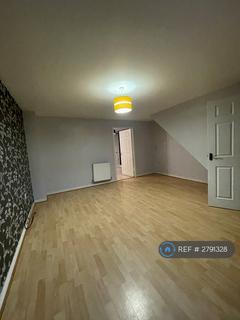 3 bedroom semi-detached house to rent, Arlington Road, Tewkesbury, GL20