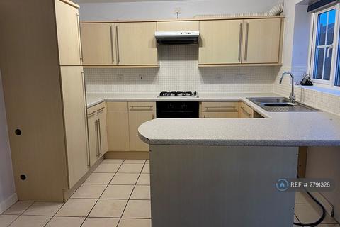 3 bedroom semi-detached house to rent, Arlington Road, Tewkesbury, GL20