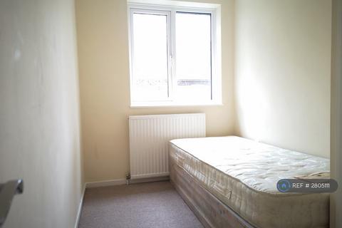 2 bedroom flat to rent, Pendlebury, Bracknell, RG12