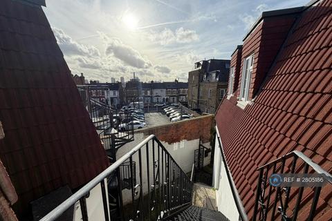 2 bedroom flat to rent, Wendover Road, London, NW10