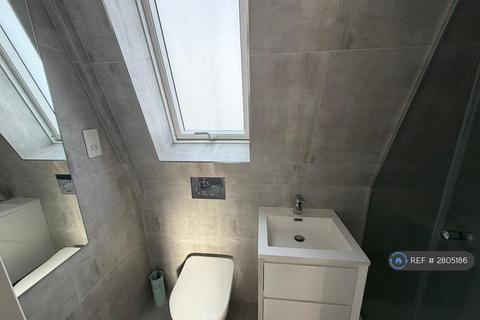 2 bedroom flat to rent, Wendover Road, London, NW10