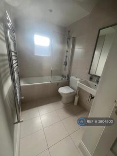 3 bedroom flat to rent, Broom Road, Teddington, TW11
