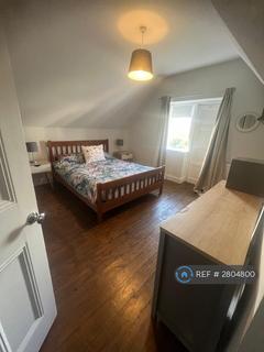 3 bedroom flat to rent, Broom Road, Teddington, TW11