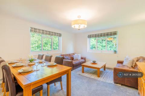 2 bedroom flat to rent, Park Court, Poole, BH13