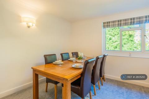 2 bedroom flat to rent, Park Court, Poole, BH13