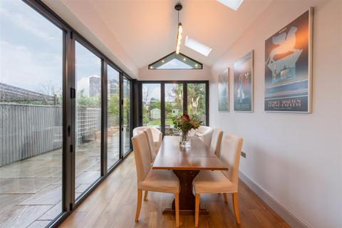 undefined, Burleigh Gardens, London N14
