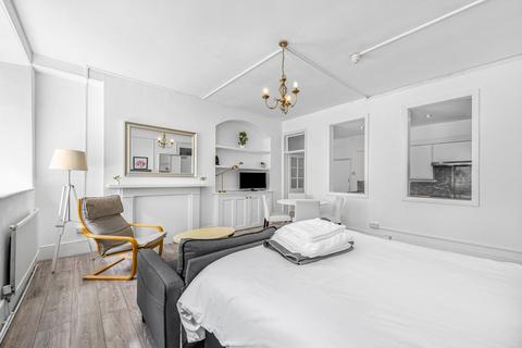 Studio to rent, Lancaster Gate, London W2