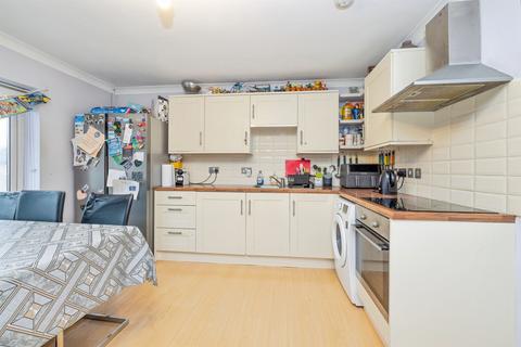 2 bedroom apartment for sale, Linton Avenue, Borehamwood