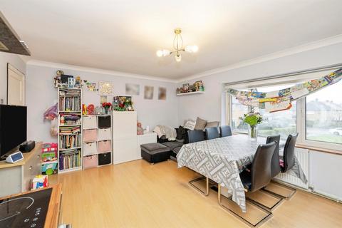 2 bedroom apartment for sale, Linton Avenue, Borehamwood