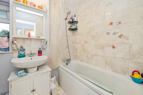 2 bedroom apartment for sale, Linton Avenue, Borehamwood