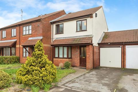 Lavender Close, Thornbury, BRISTOL