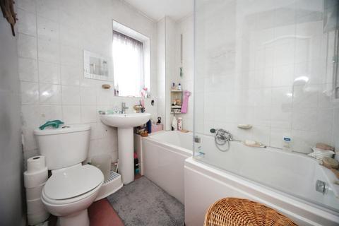 undefined, Thorntondale, Luton
