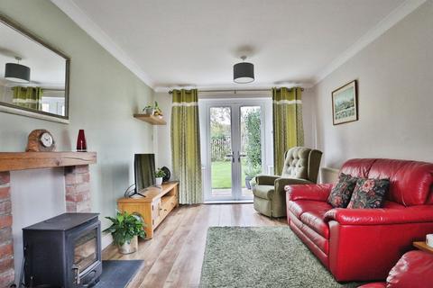 3 bedroom semi-detached house for sale, Foxcroft Mount, Leeds